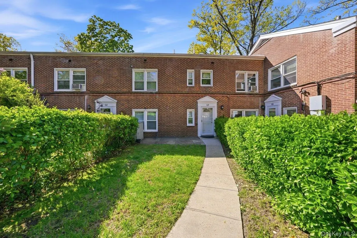 107 Hilltop Acres #107, Yonkers, NY 10704