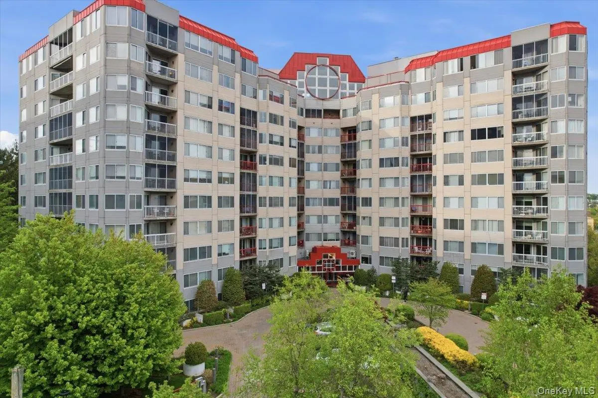 10 Stewart PL #5HW, White Plains, NY 10603