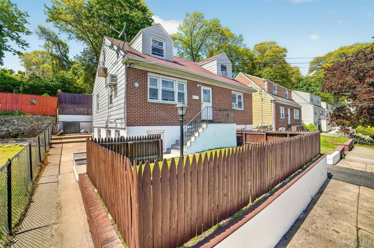 15 Halley ST, Yonkers, NY 10704