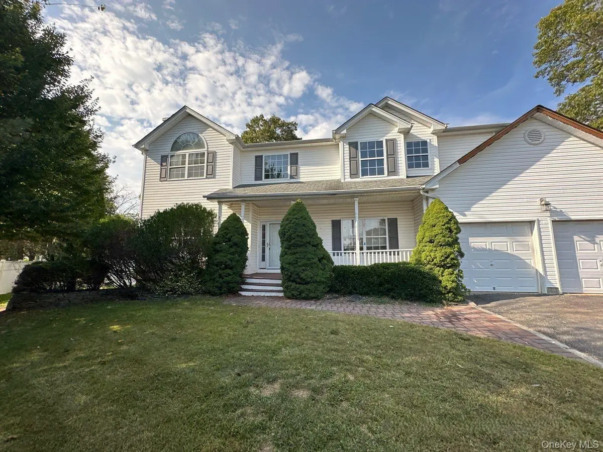 2 East AVE, Coram, NY 11727