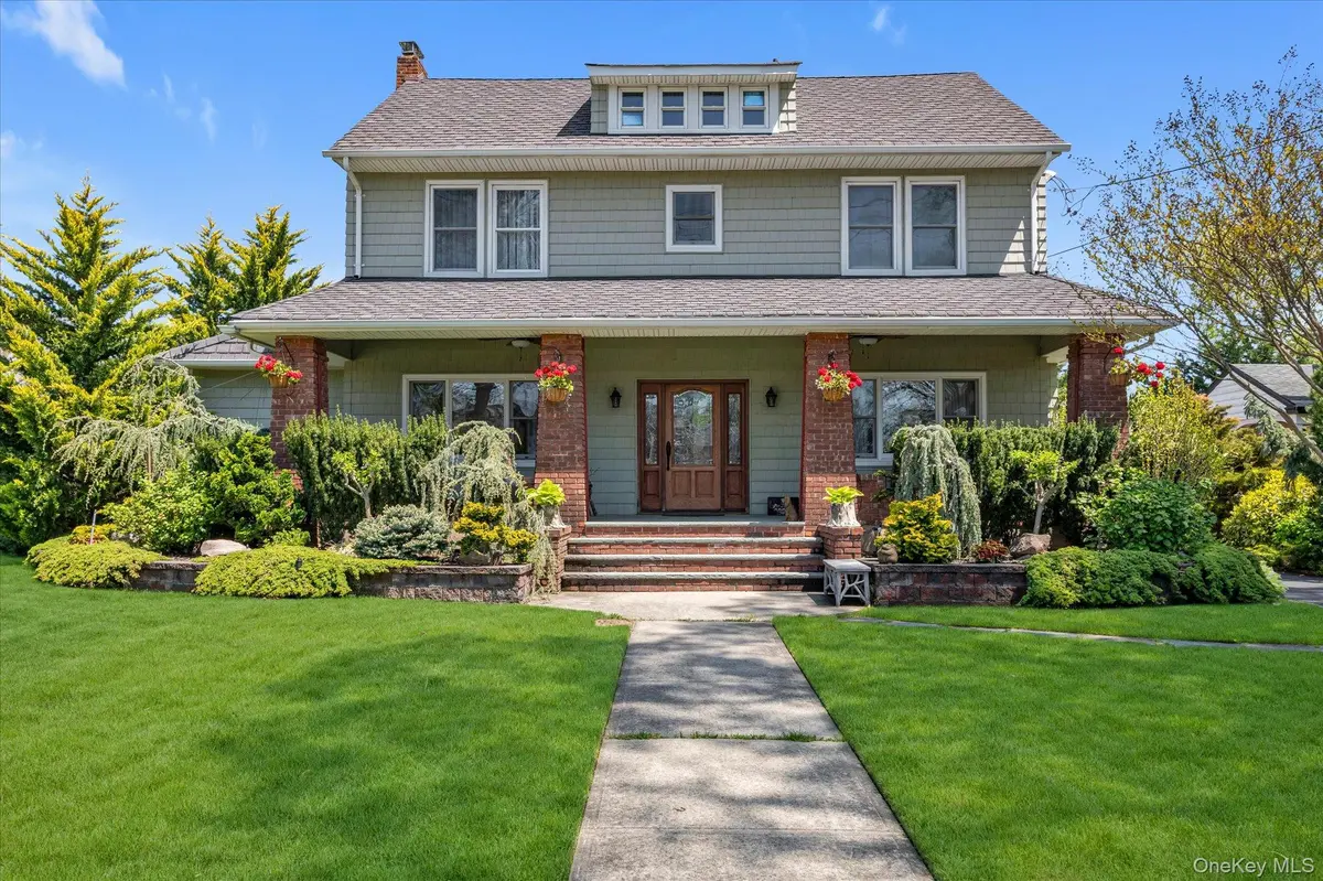 725 Scranton AVE, East Rockaway, NY 11518
