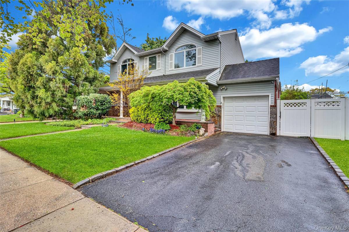 138 Norman DR, East Meadow, NY 11554