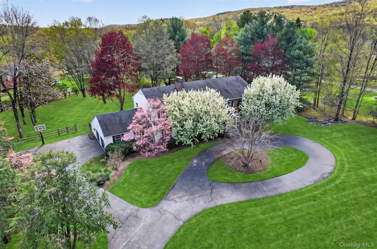 1 Vivian PL, Montebello, NY 10901