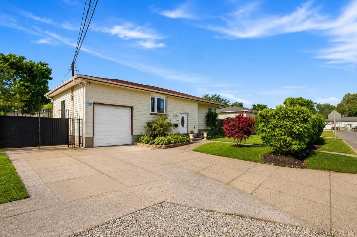 313 2nd AVE, Brentwood, NY 11717