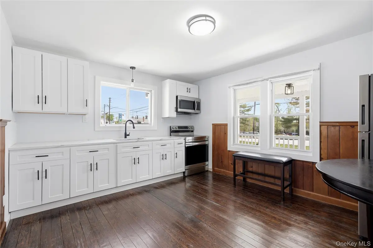 749 E Main ST, Kings Park, NY 11754