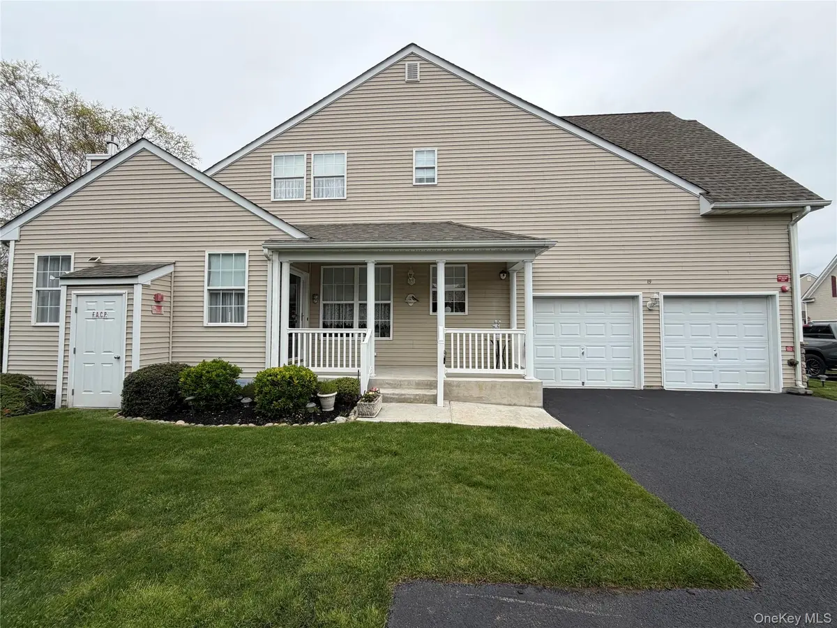 19 Meadow Pond CIR, Miller Place, NY 11764