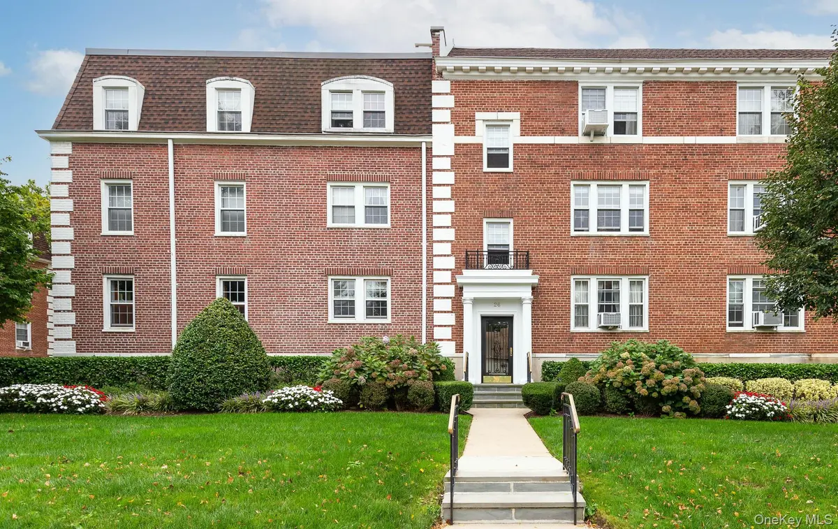 26 Hamilton PL #A2, Garden City, NY 11530