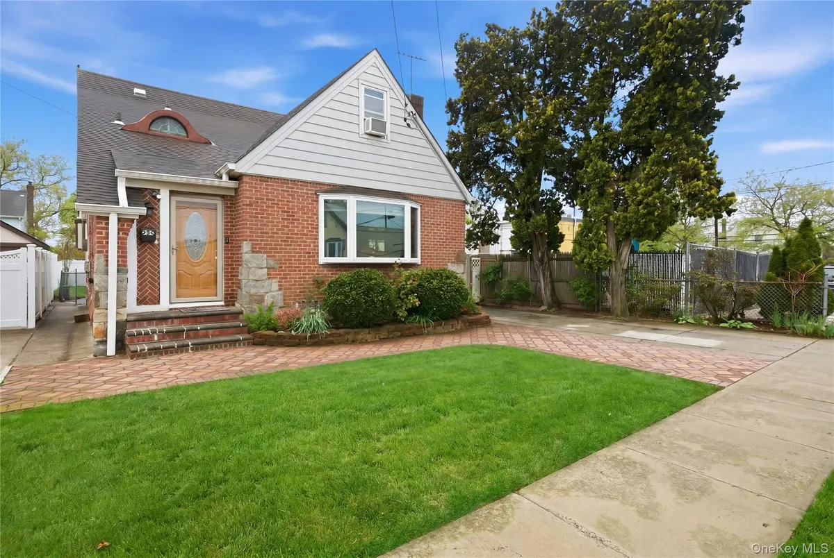 969 Gabriel AVE, Franklin Square, NY 11010