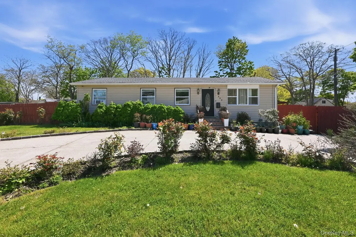 683 Broadway, Brentwood, NY 11717
