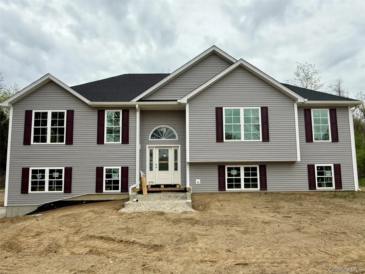 25 Fraleigh LN, Red Hook, NY 12571