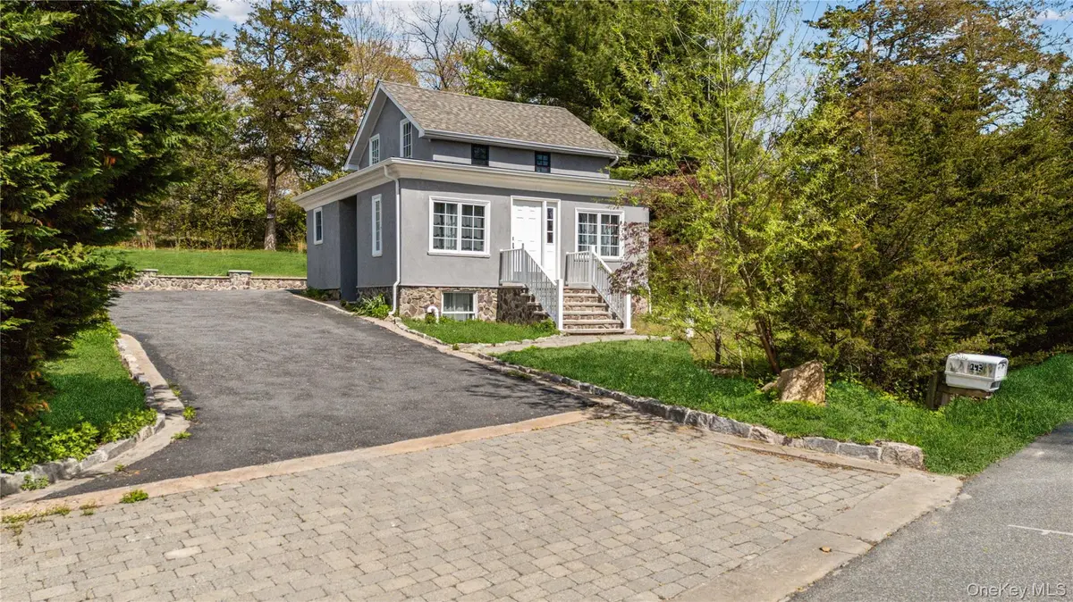 143 Rocky Point Landing RD, Rocky Point, NY 11778