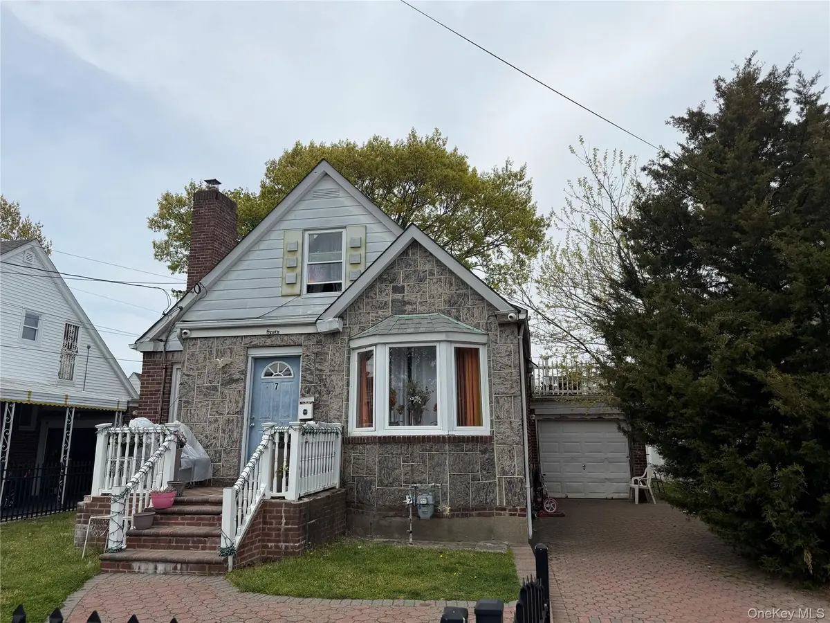 7 Dale AVE, Hempstead, NY 11550