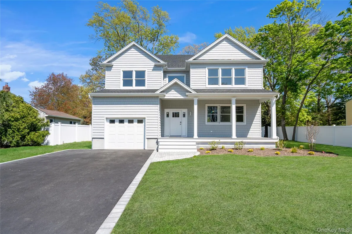 969 Manor LN, Bay Shore, NY 11706