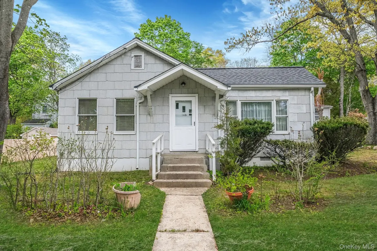 145 Locust DR, Rocky Point, NY 11778