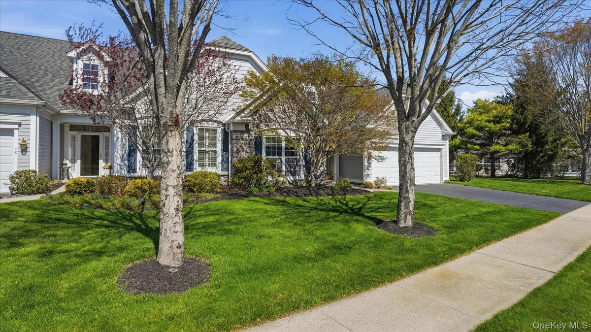 49 Samantha CIR #49, Westhampton, NY 11977