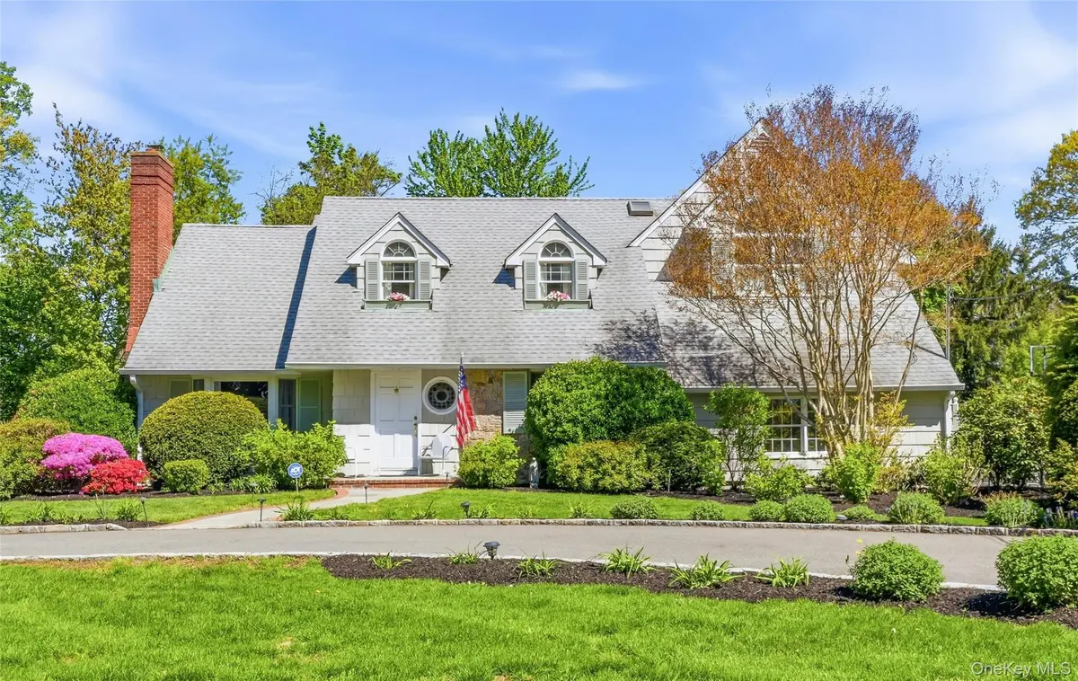9 Townsend RD, Glen Cove, NY 11542