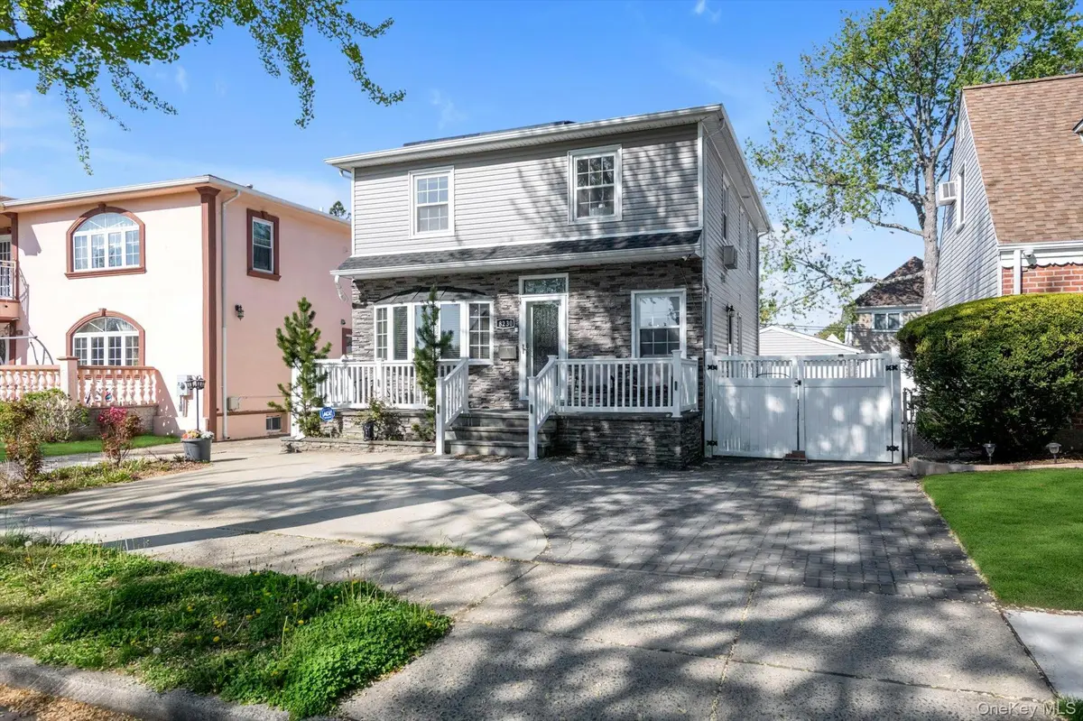 82-30 266th ST, Glen Oaks, NY 11004
