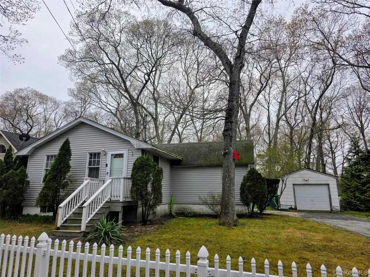117 Maple AVE, Flanders, NY 11901