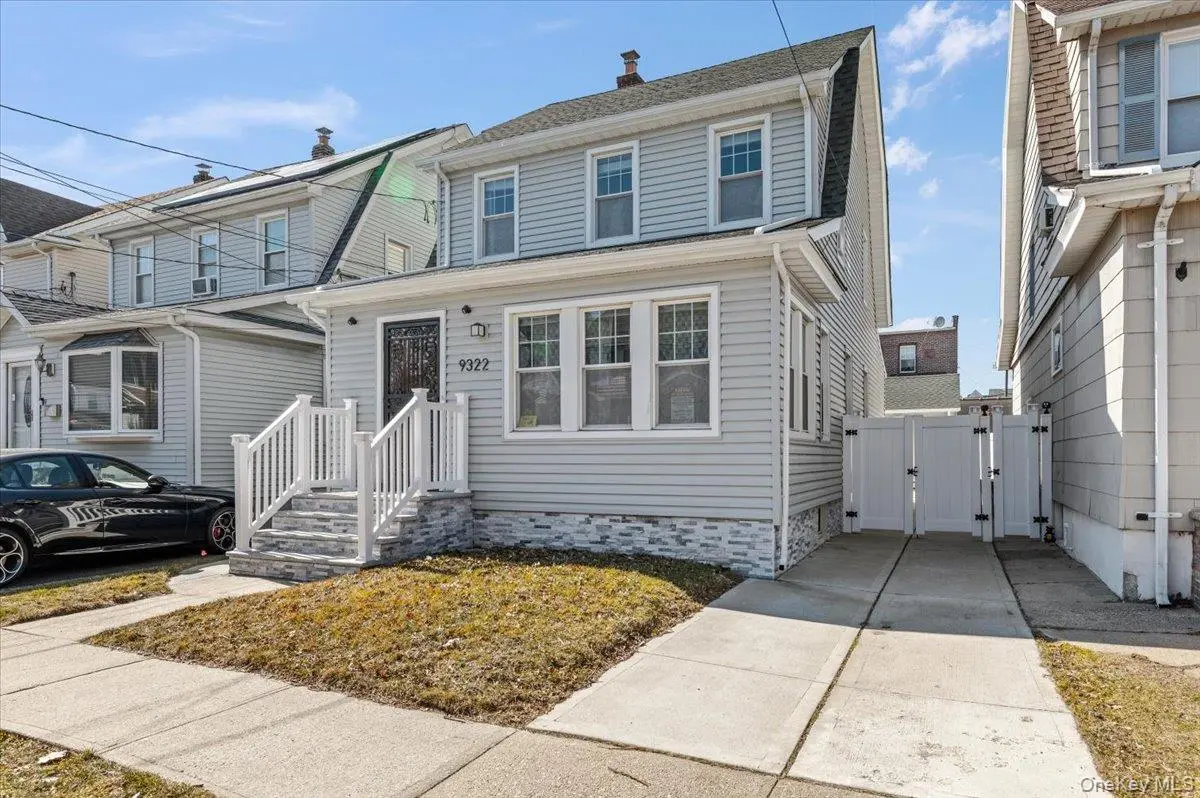 93-22 245th ST, Floral Park, NY 11001