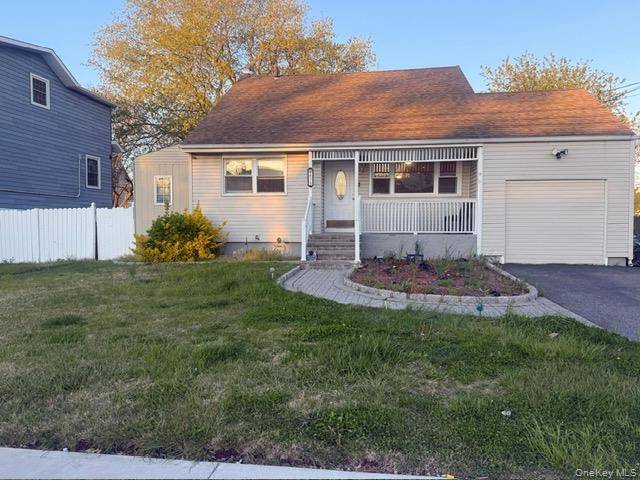 675 S Long Beach AVE, Freeport, NY 11520