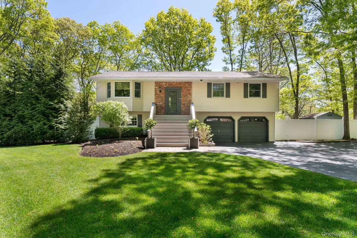 21 Laurita Gate, Port Jefferson, NY 11777