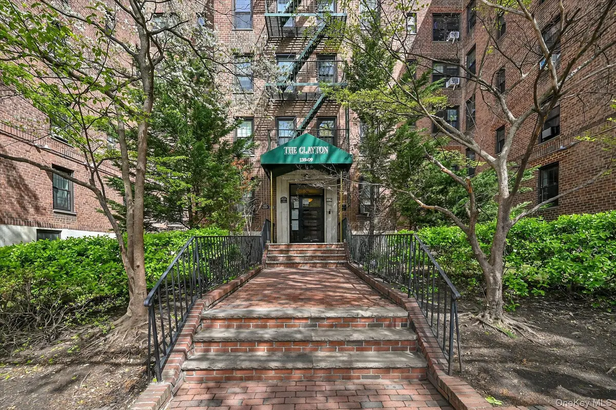 139-09 84 DR #608, Briarwood, NY 11435