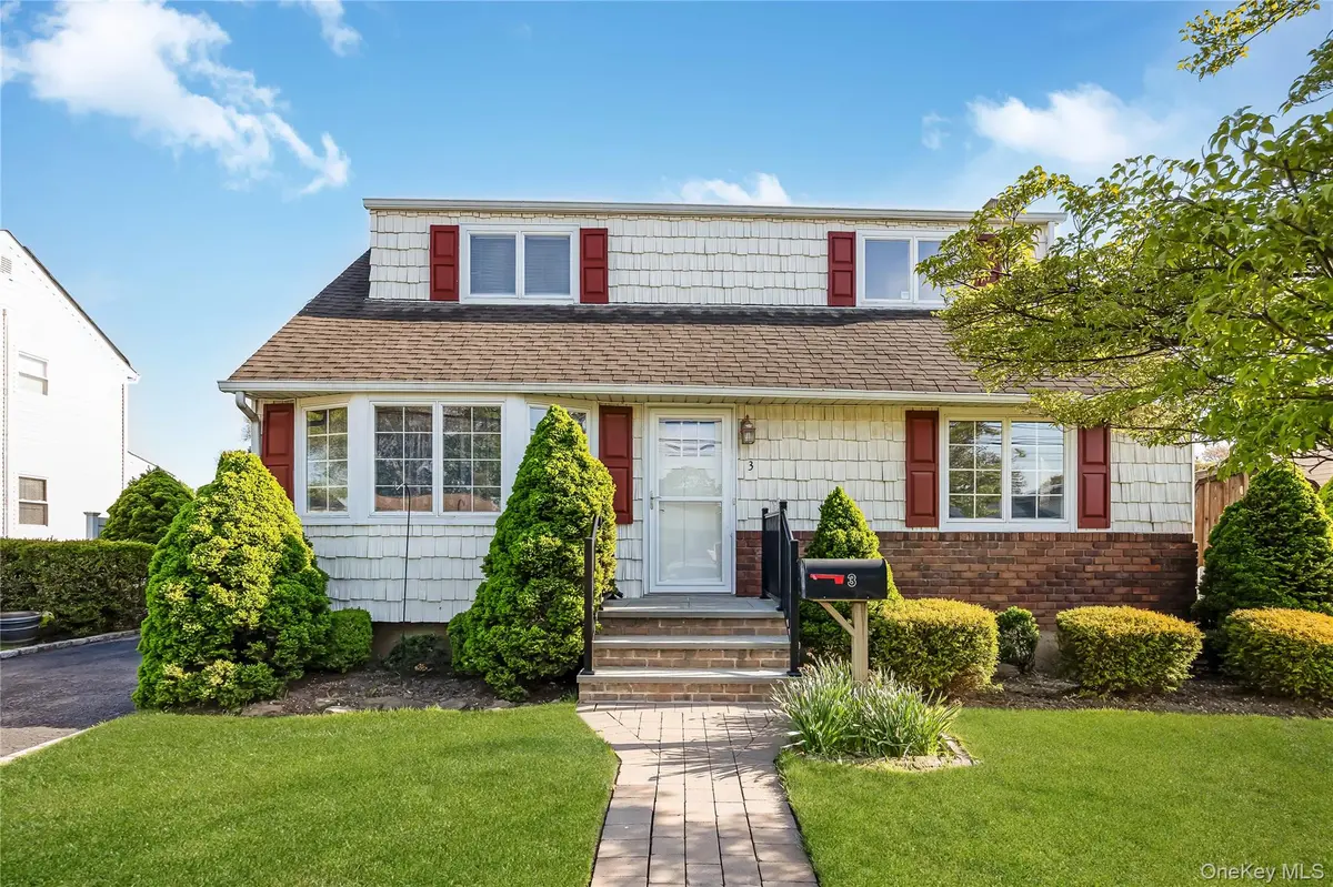 3 6th AVE, Farmingdale, NY 11735