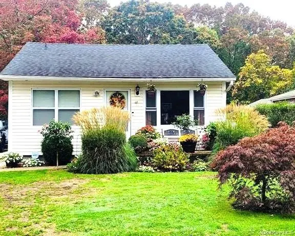 48 Eleanor AVE, Mastic, NY 11950