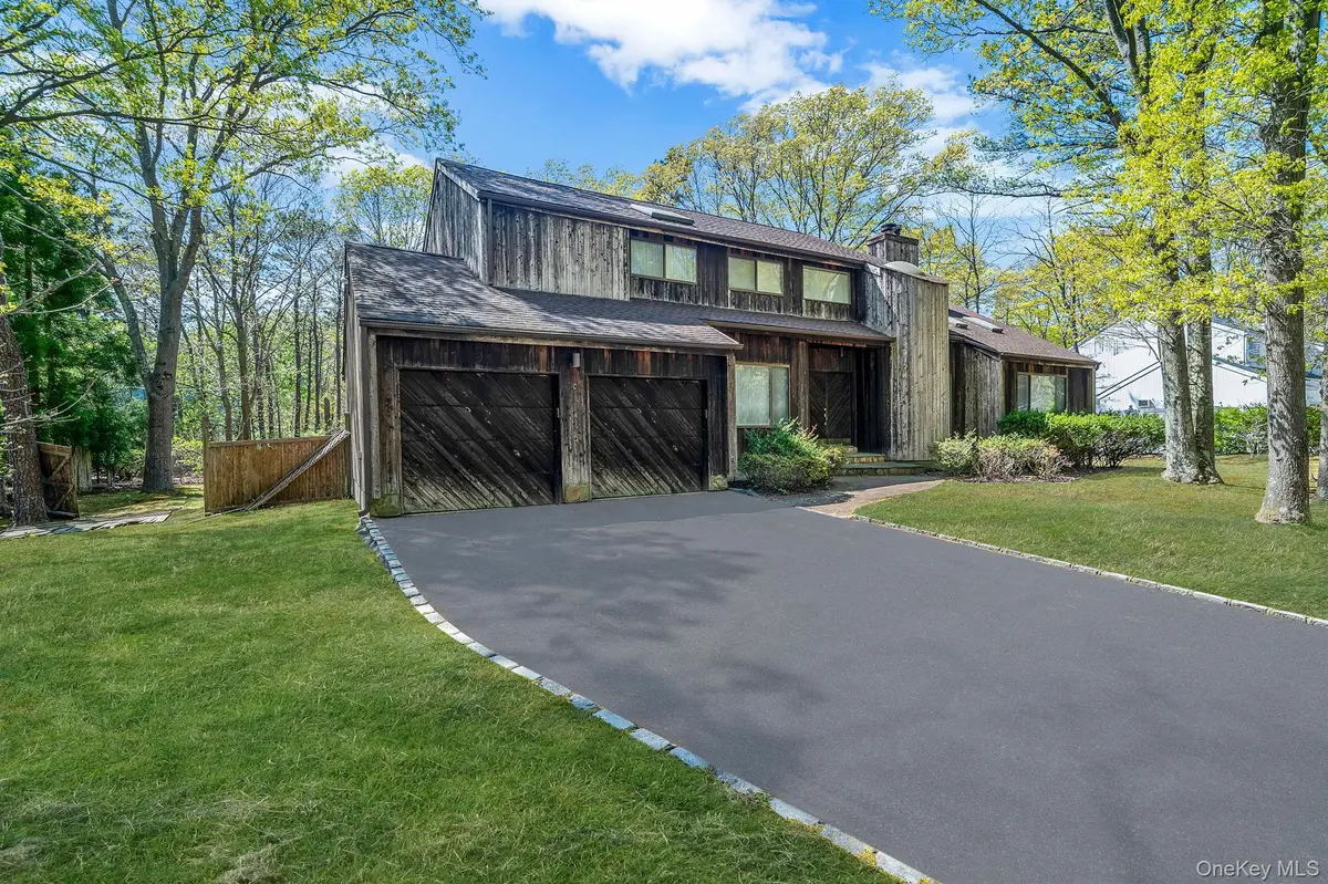 10 Lily DR, South Setauket, NY 11720