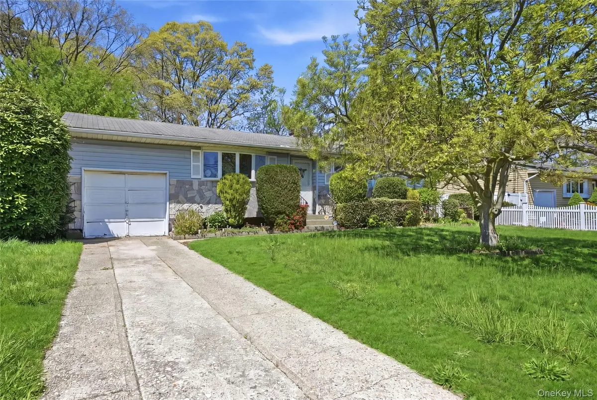 50 Arlene DR, Brentwood, NY 11717