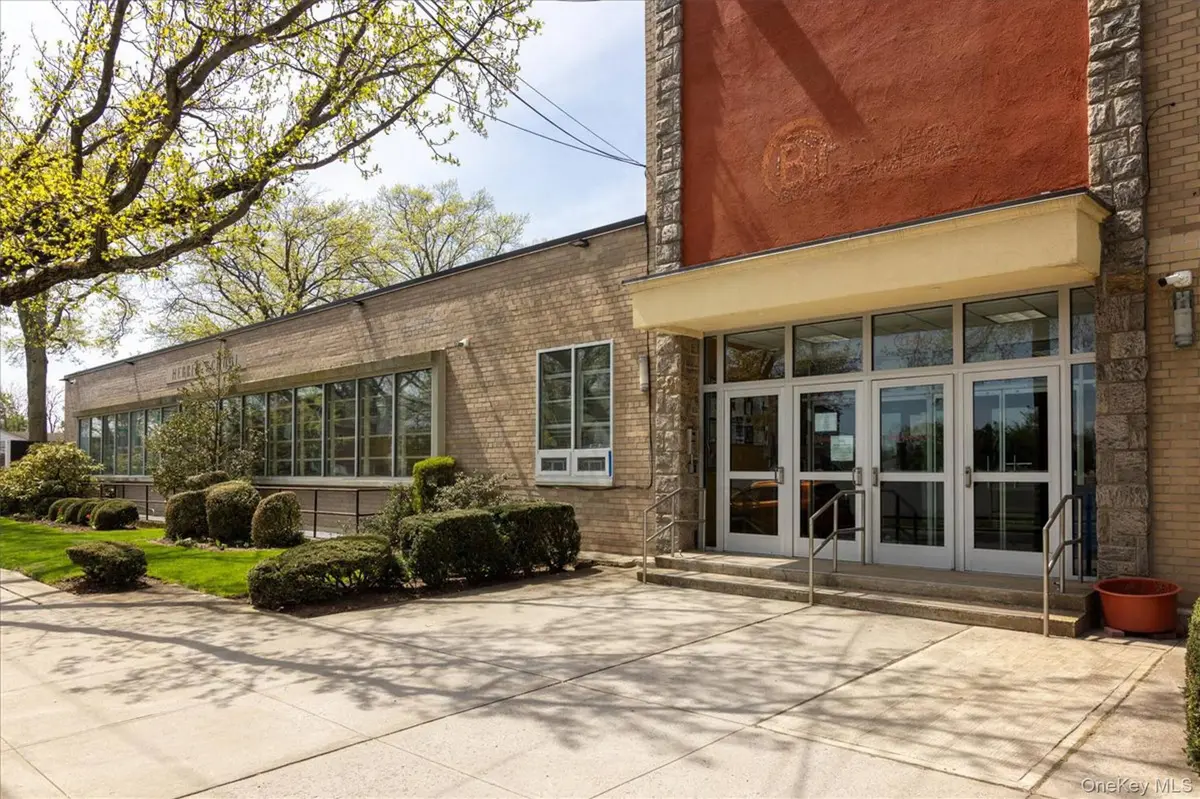 71-64 168th ST, Fresh Meadows, NY 11366