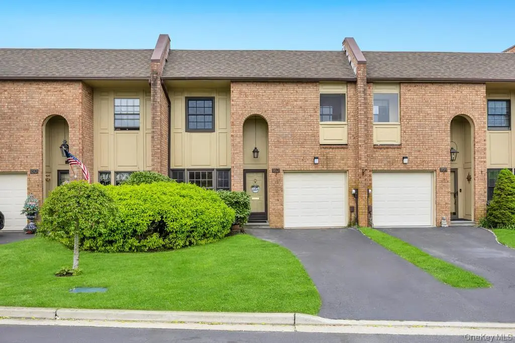 162 Southgate CIR, Massapequa Park, NY 11762