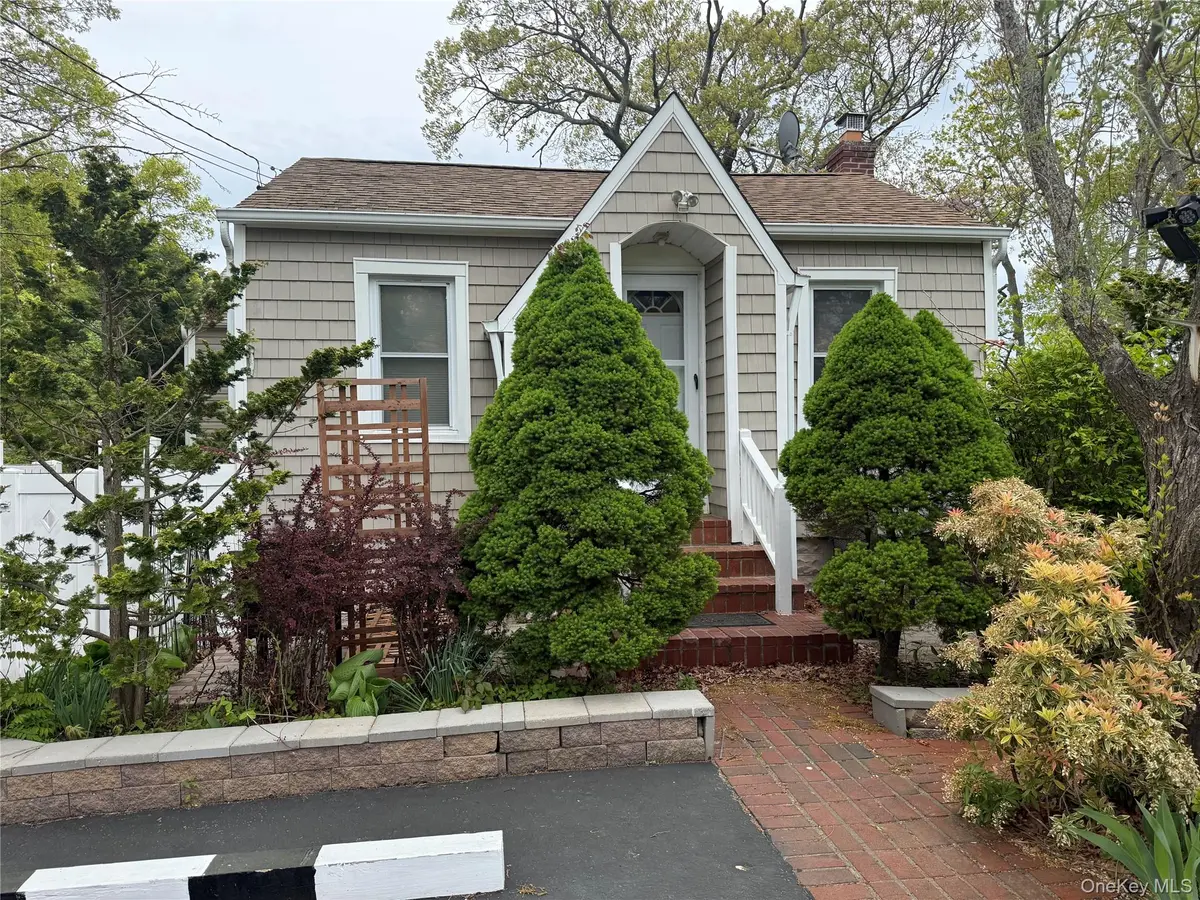 26 Long Beach DR, Sound Beach, NY 11789