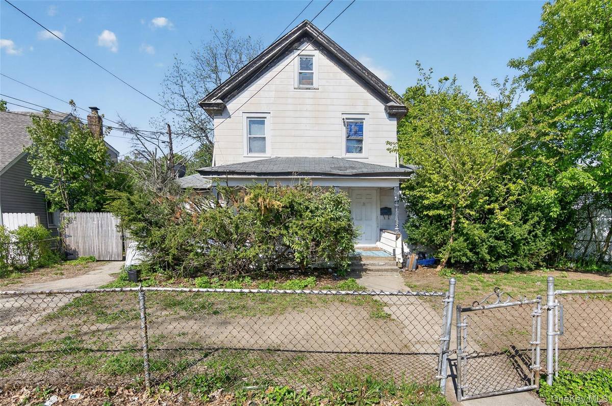 95 Rose AVE, Roosevelt, NY 11575