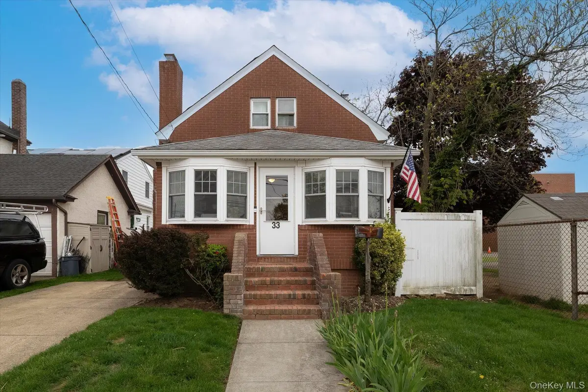 33 Althouse AVE, East Rockaway, NY 11518