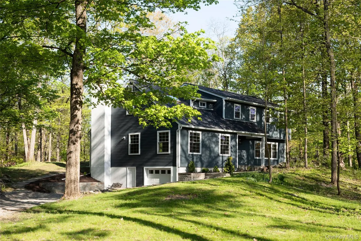 41 Meddaugh RD, Pleasant Valley, NY 12569
