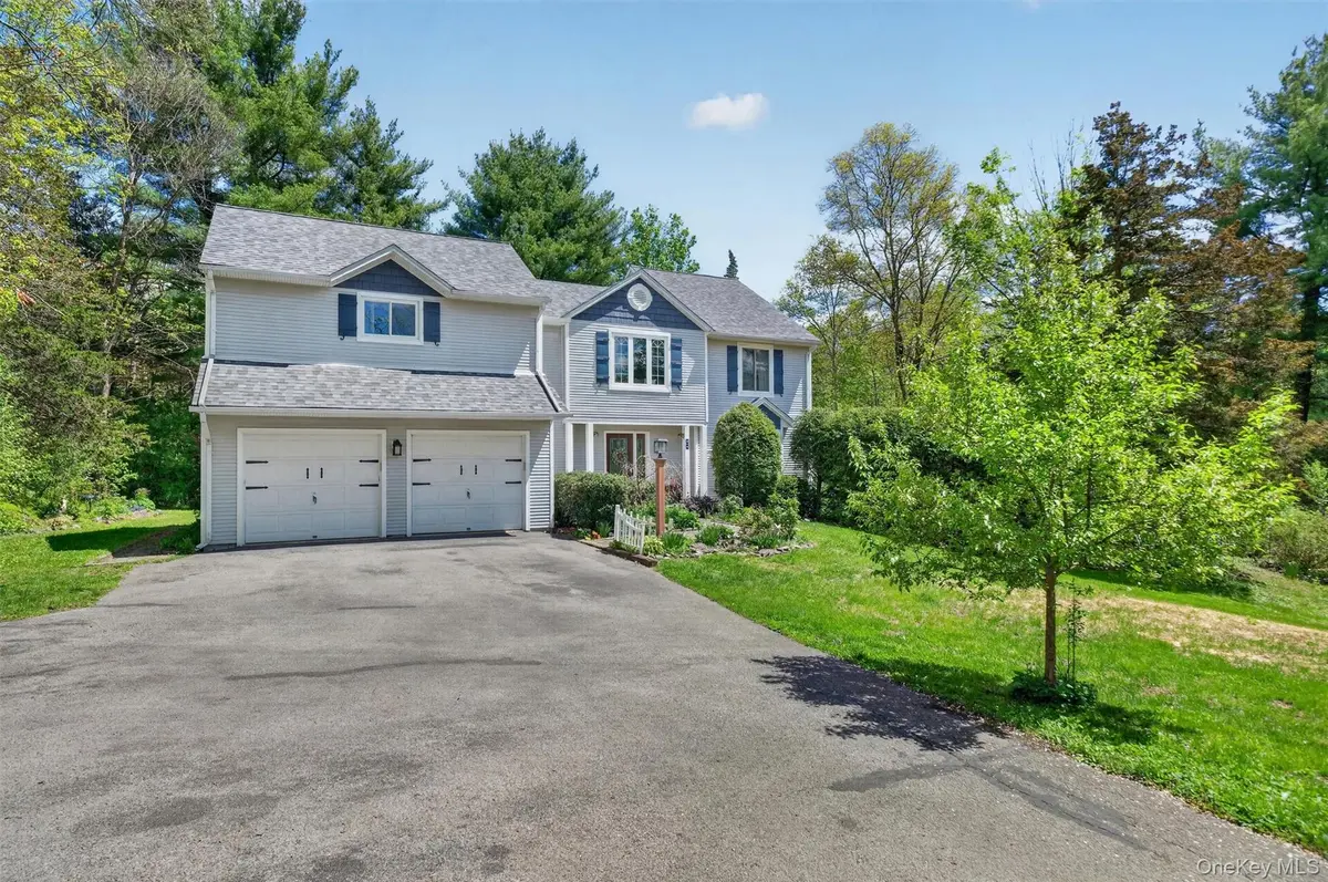 34 Barkit Kennel RD, Pleasant Valley, NY 12569