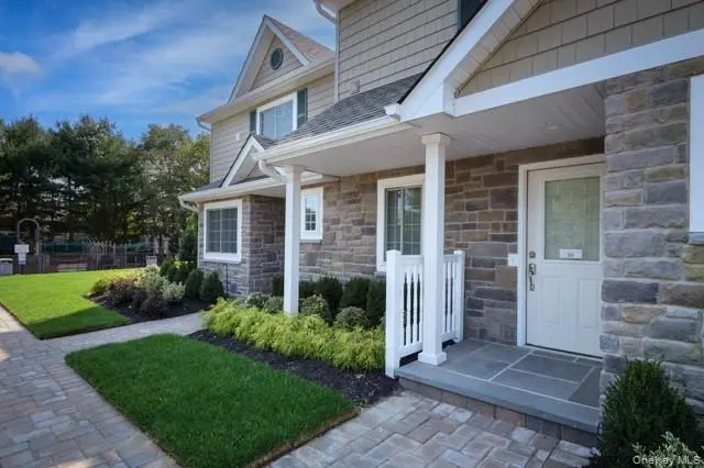 19 Cassa LOOP #19, Holtsville, NY 11742
