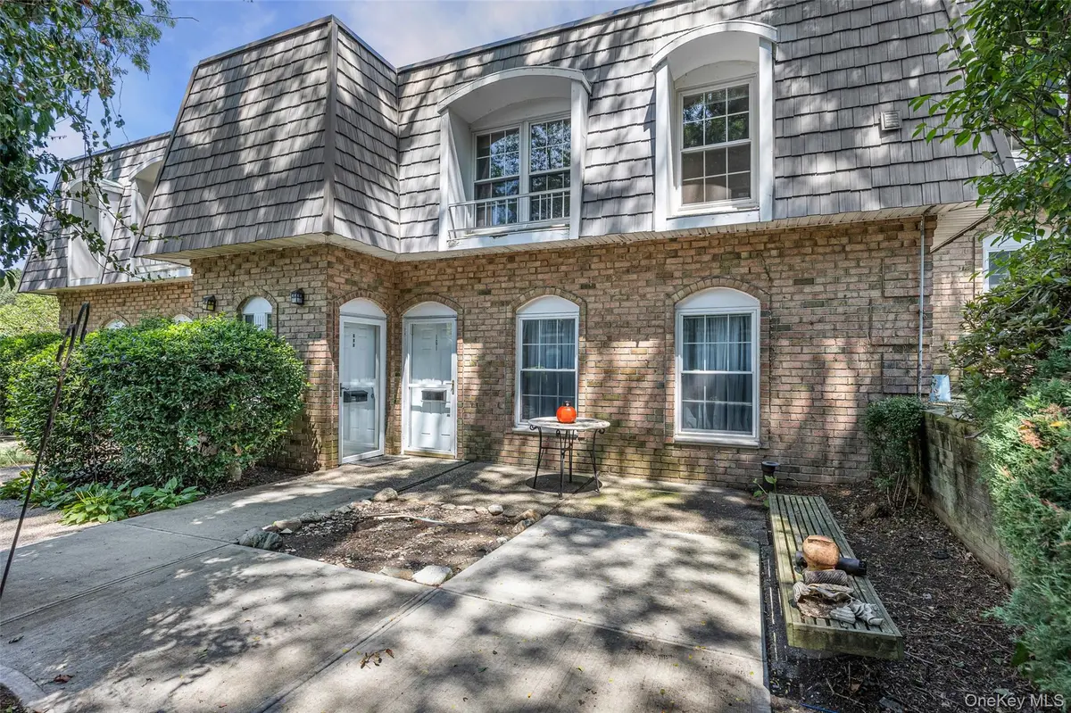 655 Middle Country RD #1G1, Coram, NY 11727
