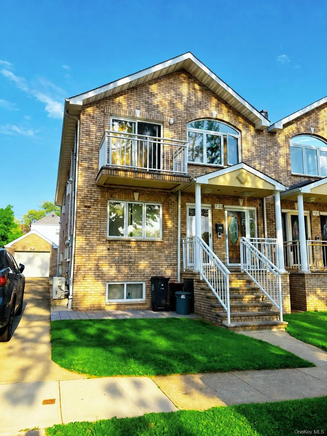 725 126th ST, College Point, NY 11356