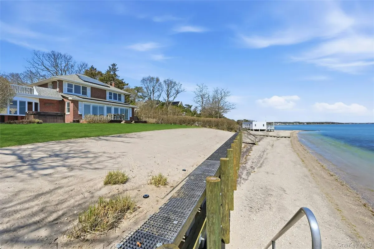 8908 Peconic Bay BLVD, Laurel, NY 11948
