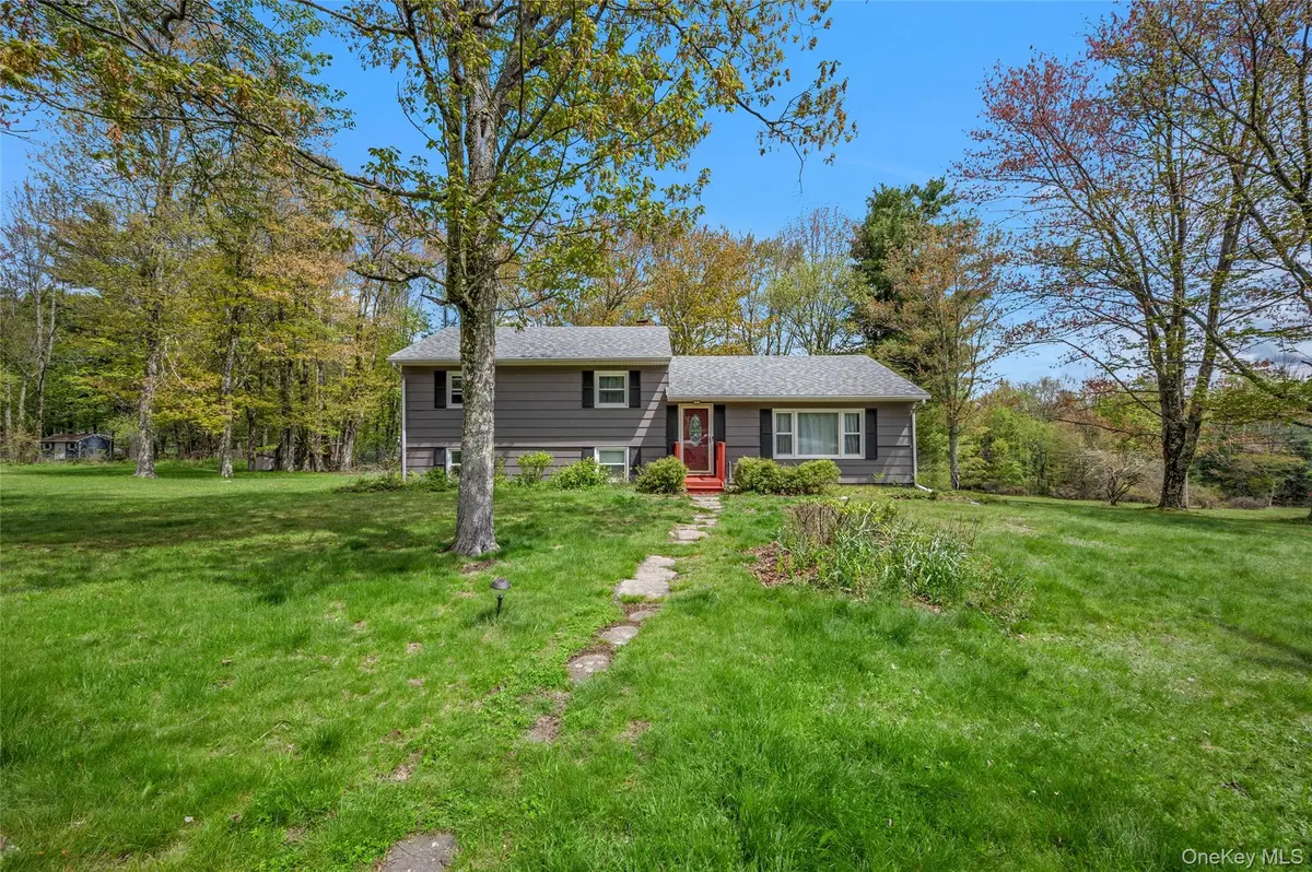 2 Sunset DR, Monticello, NY 12701
