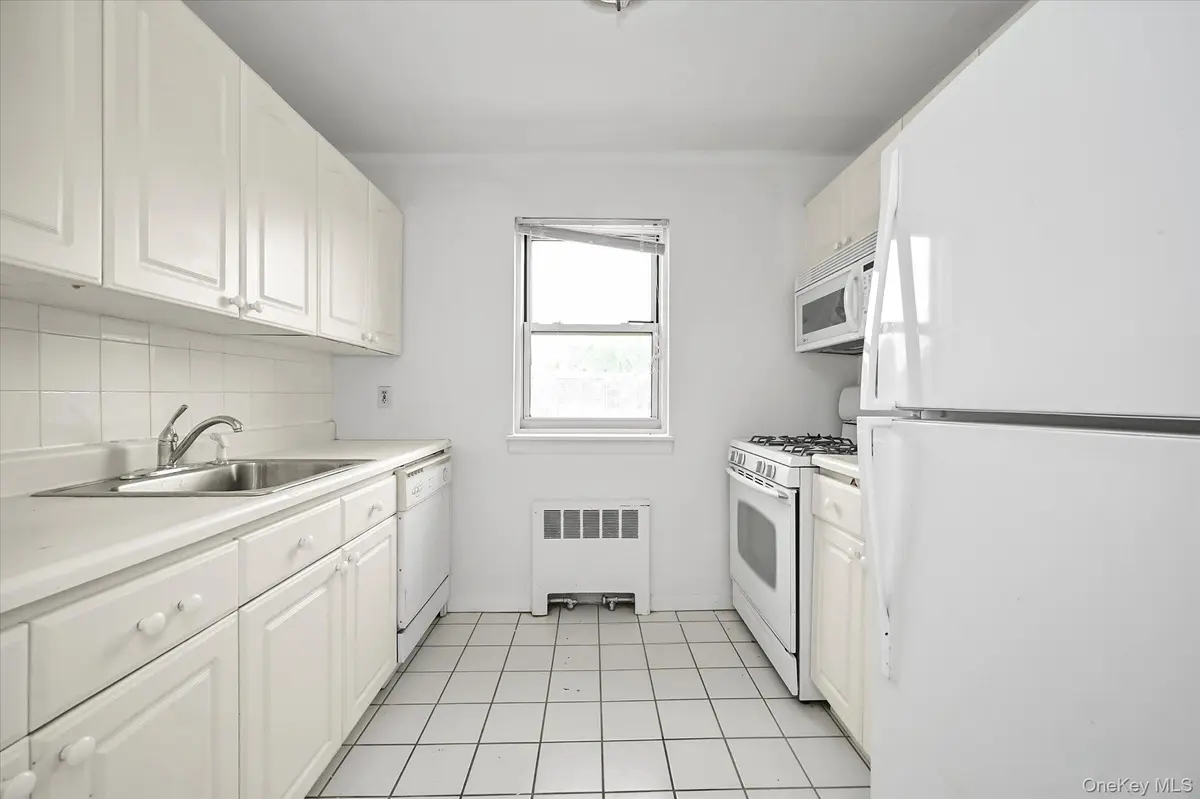 67-44 152nd ST #283B, Flushing, NY 11367