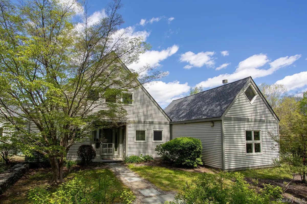 322 Arcadia DR, Ancramdale, NY 12503