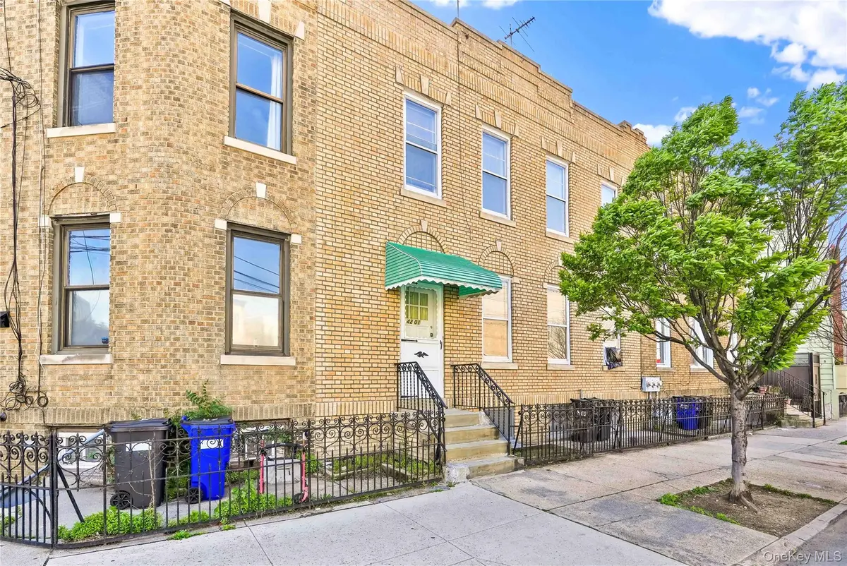 4201 Newtown RD, Astoria, NY 11103