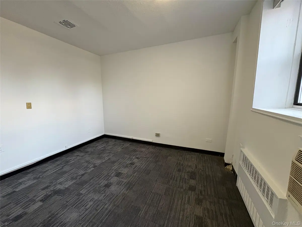 86-35 Queens Blvd #1D, Elmhurst, NY 11373
