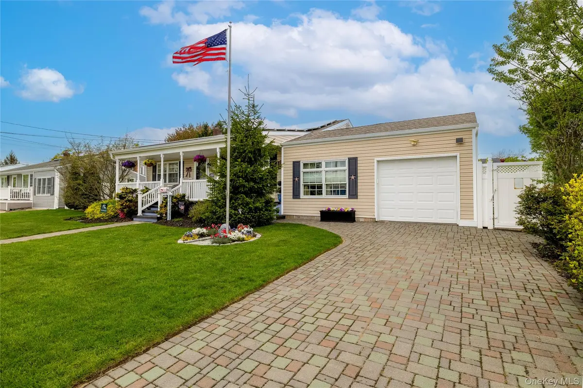 851 Elmwood RD, West Babylon, NY 11704