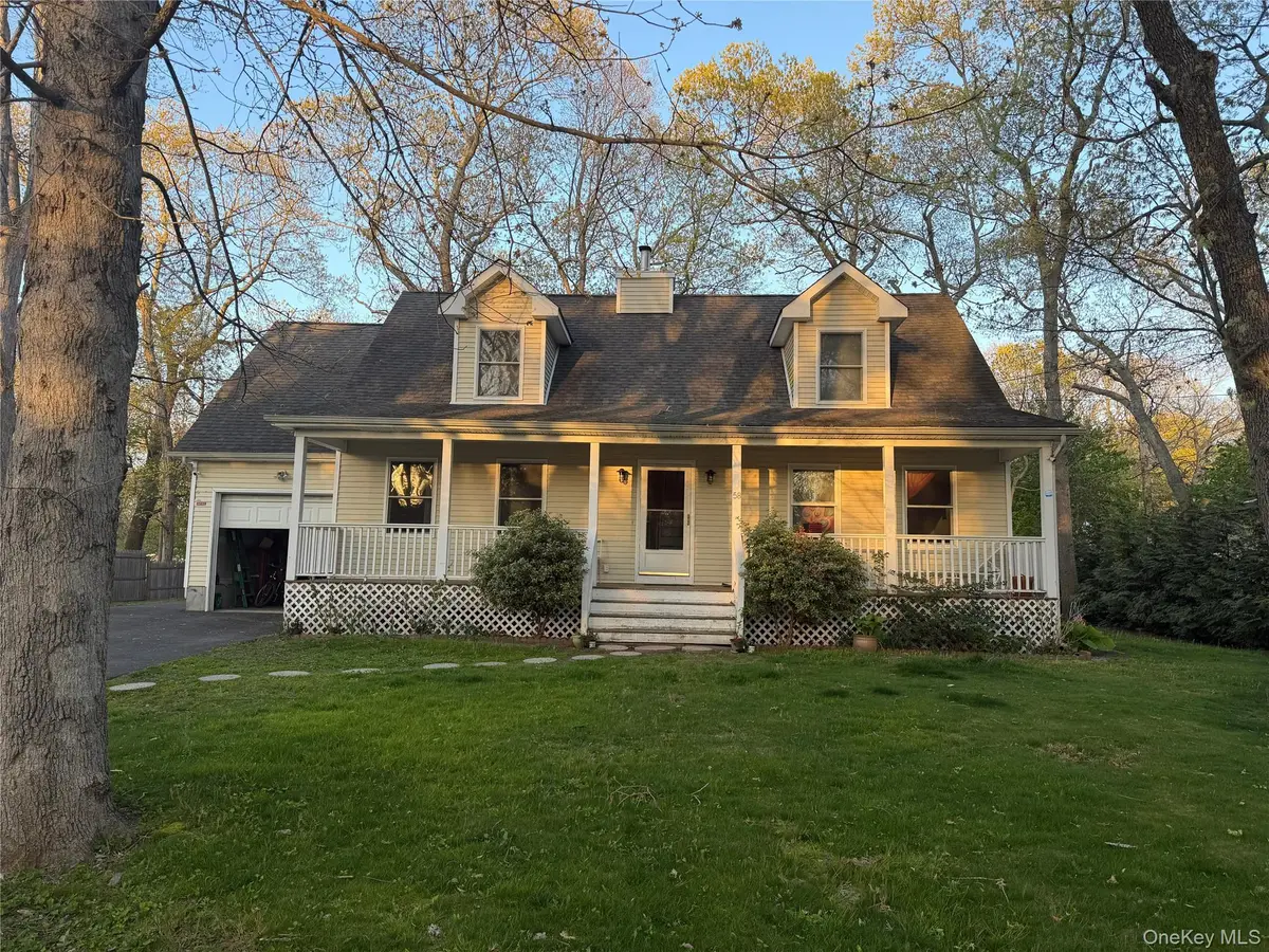 58 Flanders BLVD, Riverhead, NY 11901