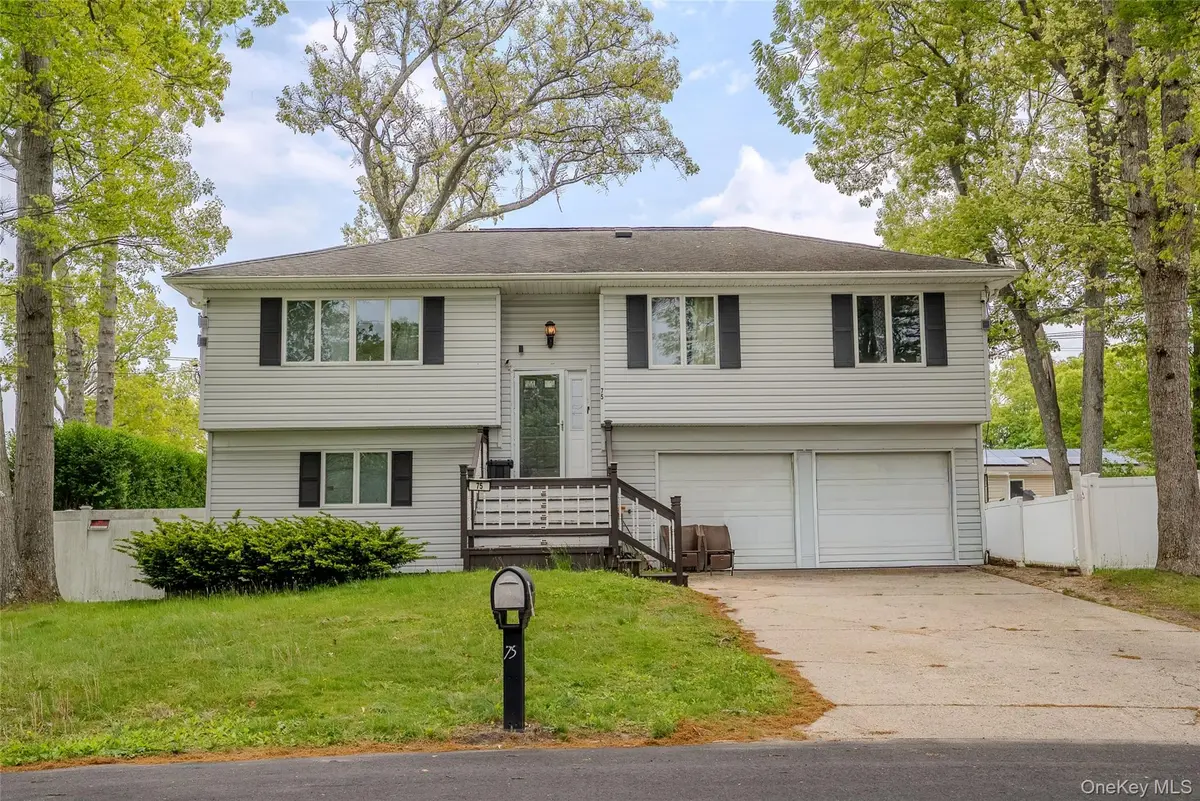 75 Park AVE, Ronkonkoma, NY 11779