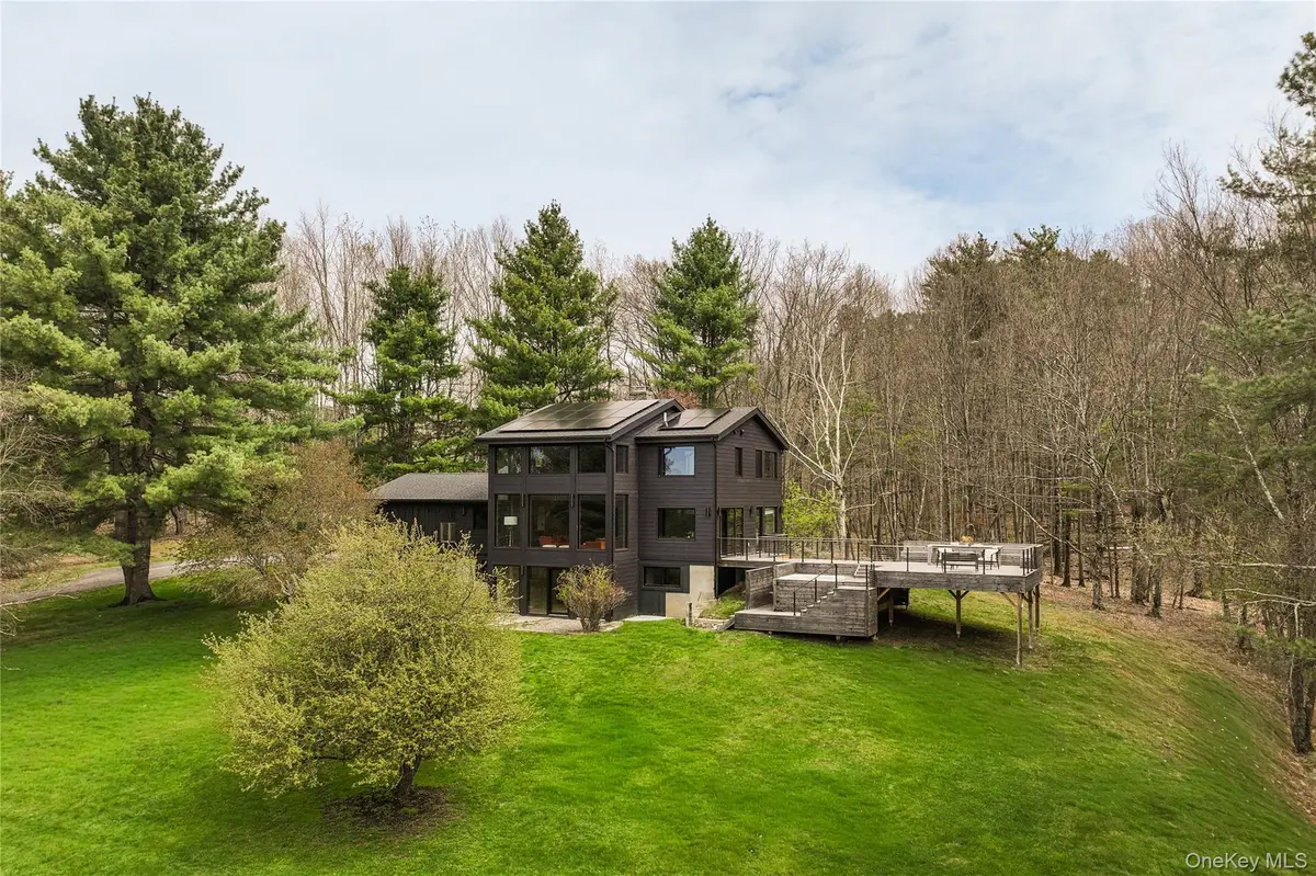 41 Chicory LN, Austerlitz, NY 12017